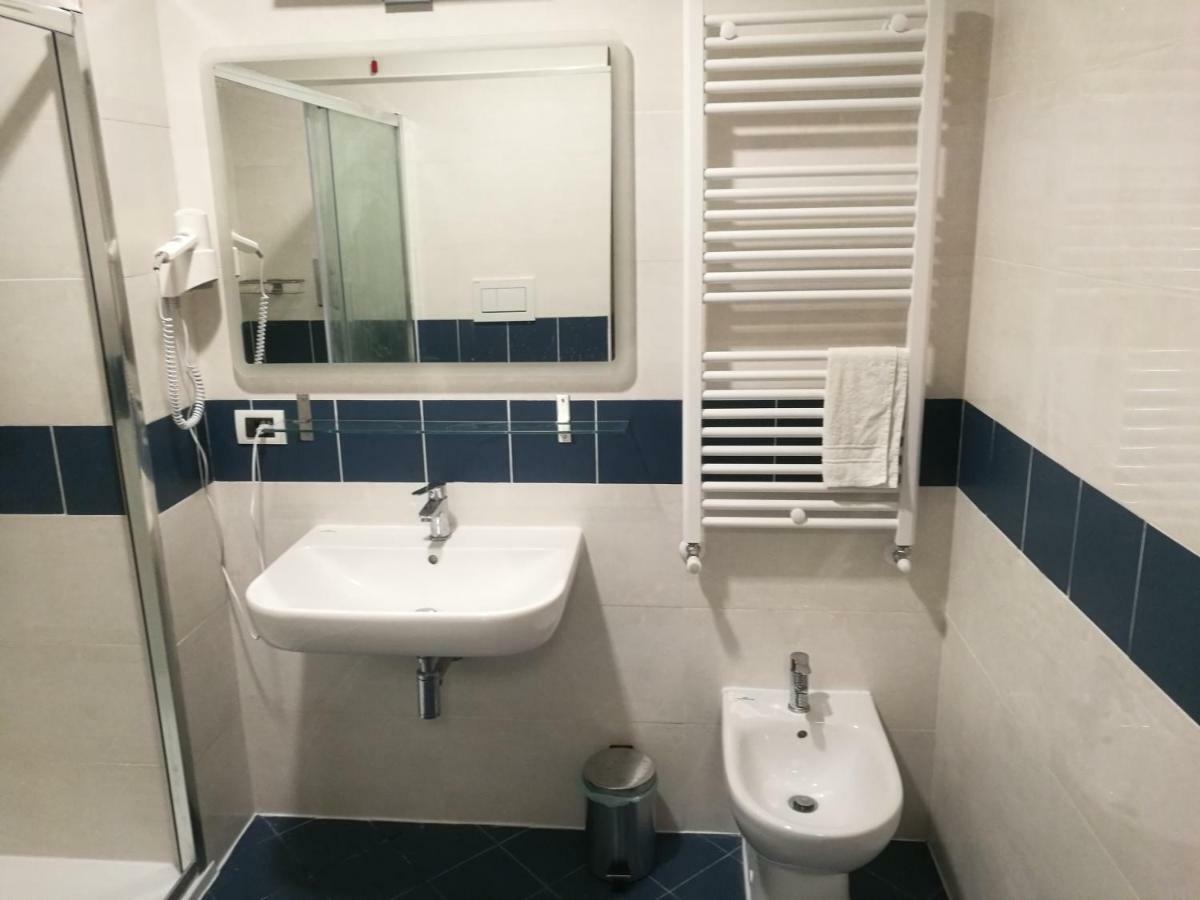 Отель Al Trenino Accomodation Рим Экстерьер фото