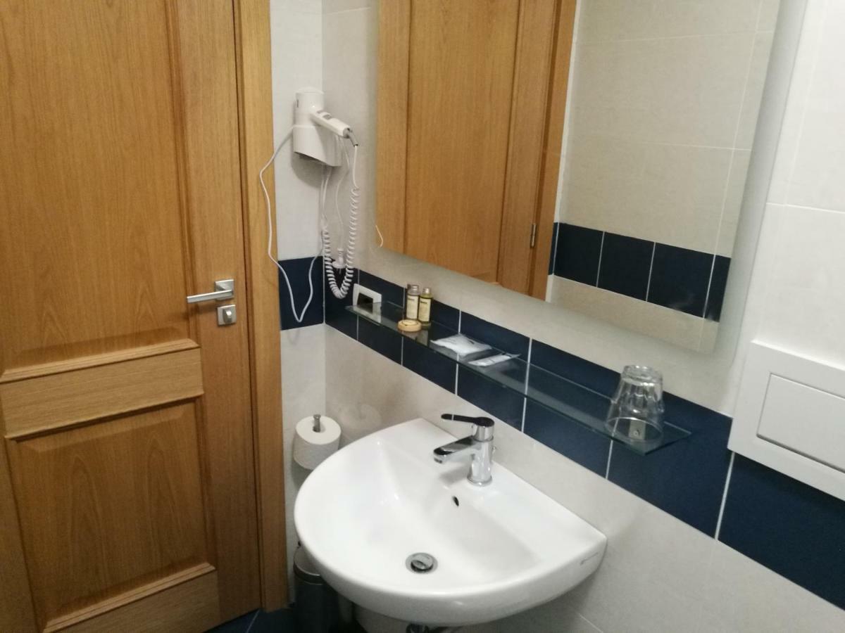 Отель Al Trenino Accomodation Рим Экстерьер фото